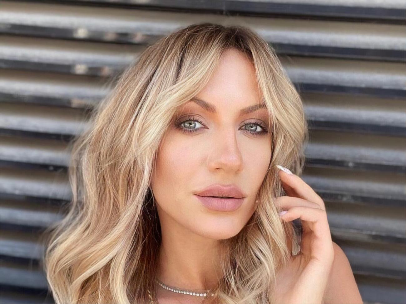 Никитюк: Заказала себе "профессионального фотографа девушек возле ларьков"