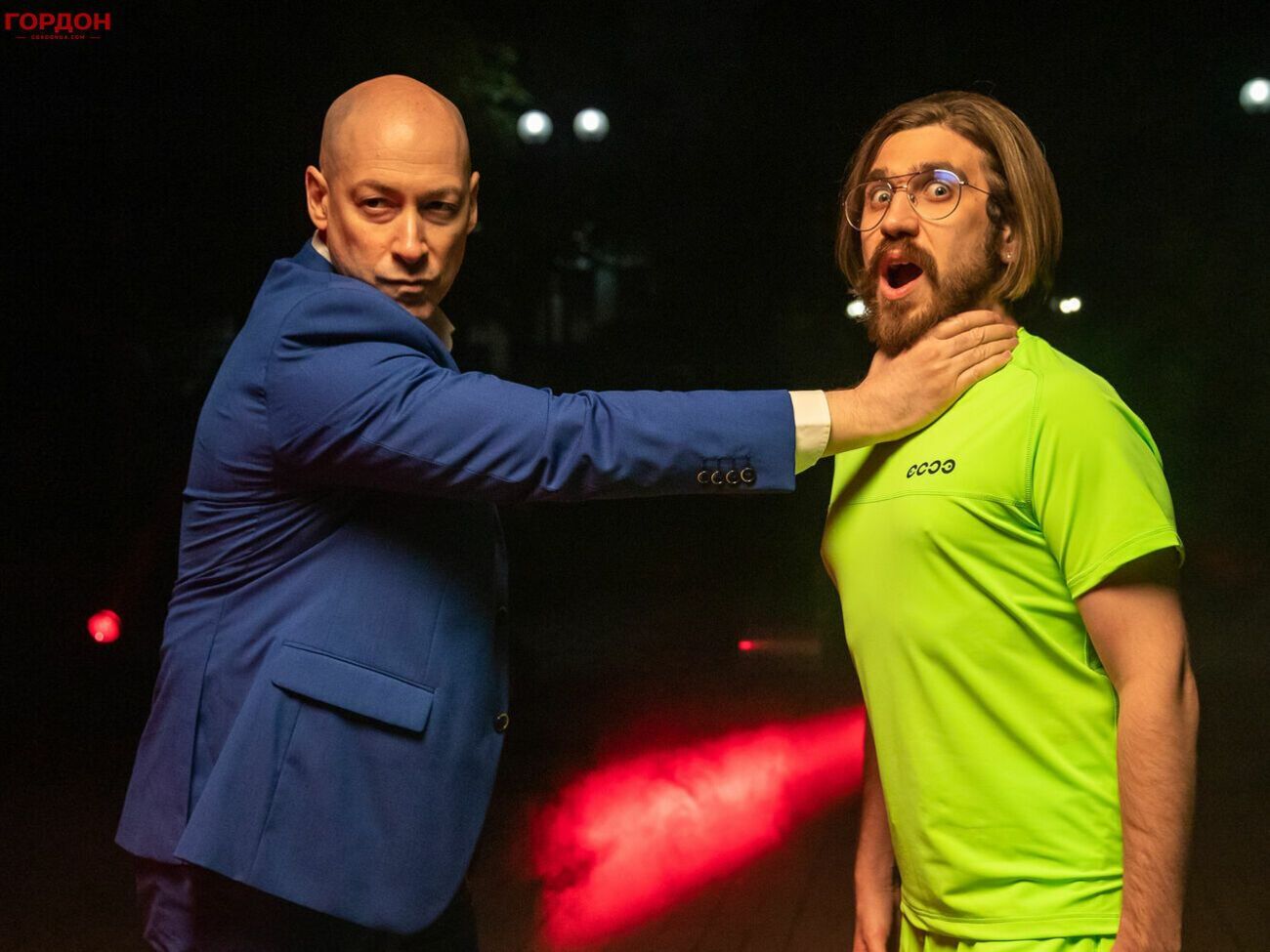 Репетиция эпизода, в котором Дмитрий Гордон (справа) вырывает кадык Евгению Дуднику, выступающему под творческим псевдонимом Жетон