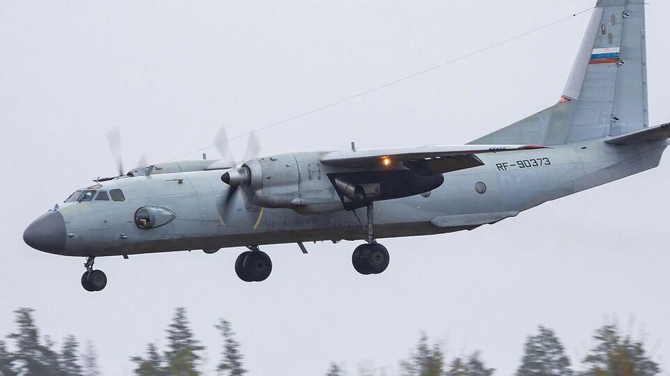 На борту Ан-26 були шестеро членів екіпажу і 22 пасажири