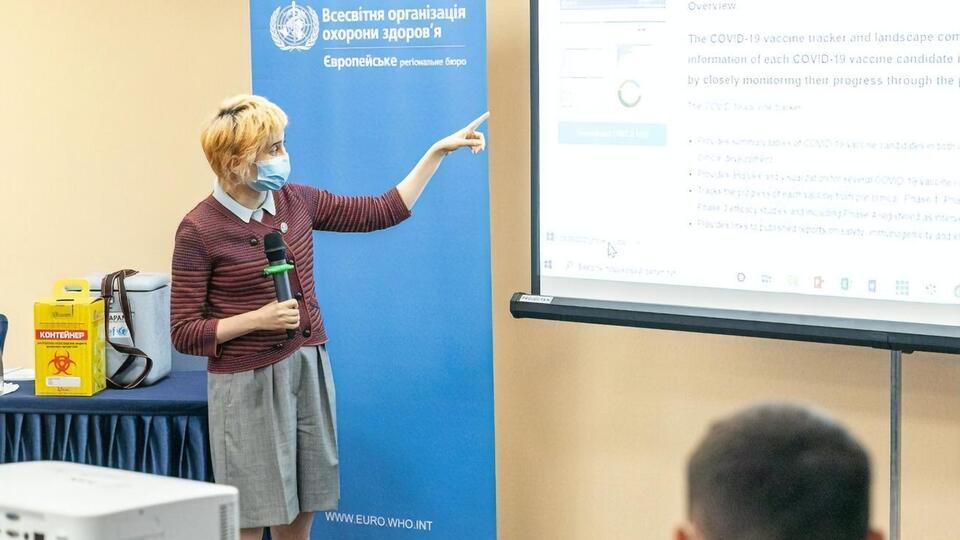 В первую неделю проведут четыре двухдневных тренинга для приблизительно 100 преподавателей