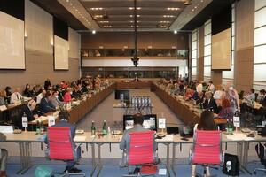 Голова російської делегації, покидаючи зал, грюкнув дверима