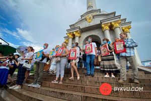 У Києві відбулася акція на підтримку заарештованого у Криму журналіста Єсипенка та інших політв'язнів. Фоторепортаж