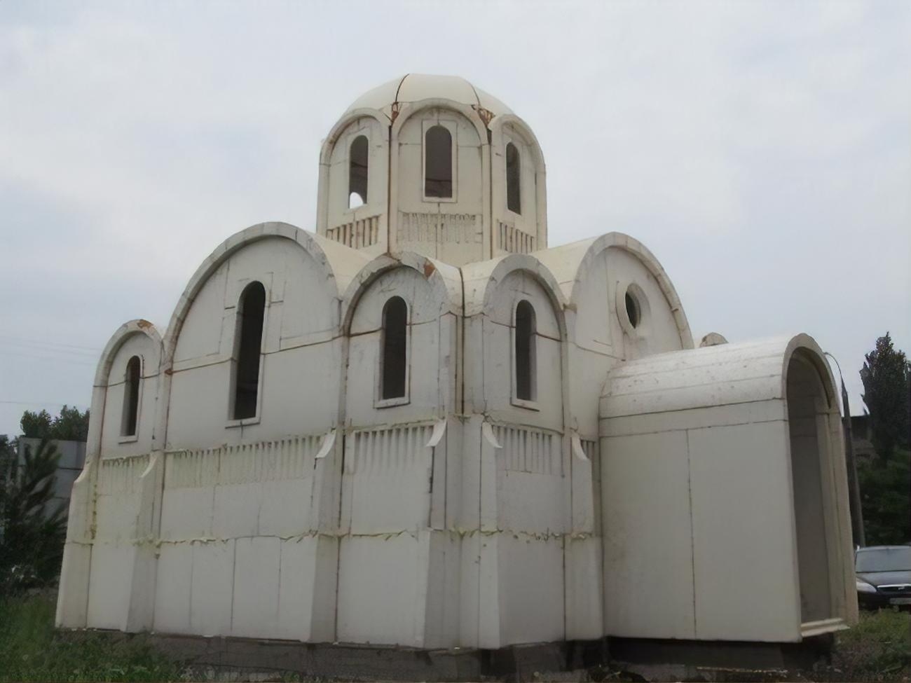 На установку такої церкви знадобилося кілька годин