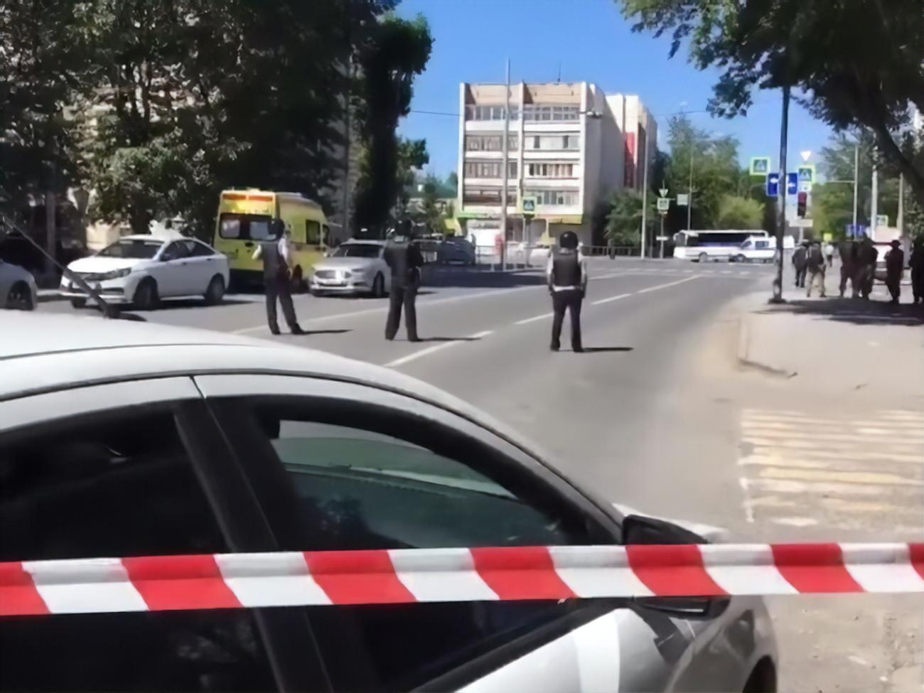 Мужчину, захватившего отделение банка, уговорили сдаться