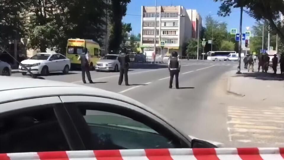 Мужчину, захватившего отделение банка, уговорили сдаться