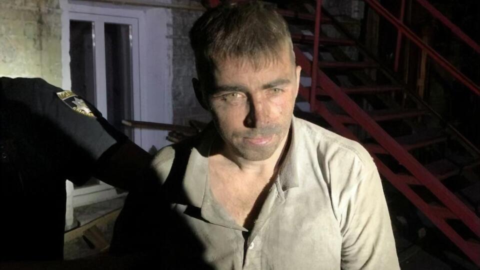 Сейчас задержанного допрашивают следователи
