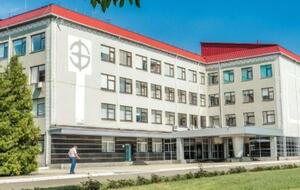 Переговоры о продаже акций, контролируемых семьей Беспалько, ведутся на фоне подозрений в выводе средств из БХФЗ, отмечает "Телеграф"