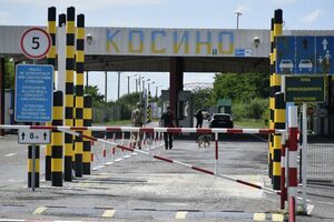 С украинской стороны пункты пропуска на границе с Венгрией работу не прекращали