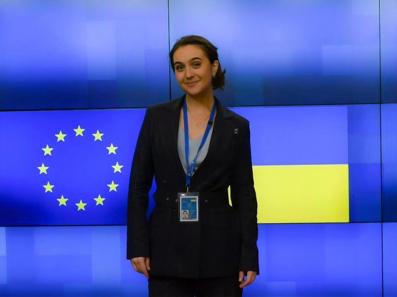 1 липня Мендель повідомила, що написала книжку про українську політику