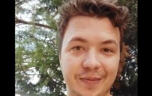 Находящийся под домашним арестом журналист опубликовал видео и отвечает на вопросы в Twitter