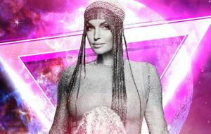 Волочкова, пока ела икру, еще пожаловалась на "руки, израненные раками"