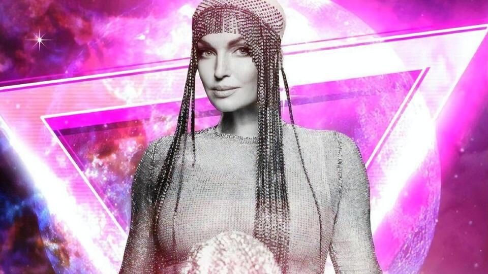 Волочкова, пока ела икру, еще пожаловалась на "руки, израненные раками"