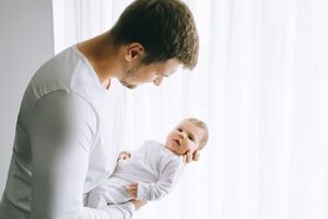 Двухнедельный декретный отпуск теперь могут предоставить не только матери, но и другим членам семьи