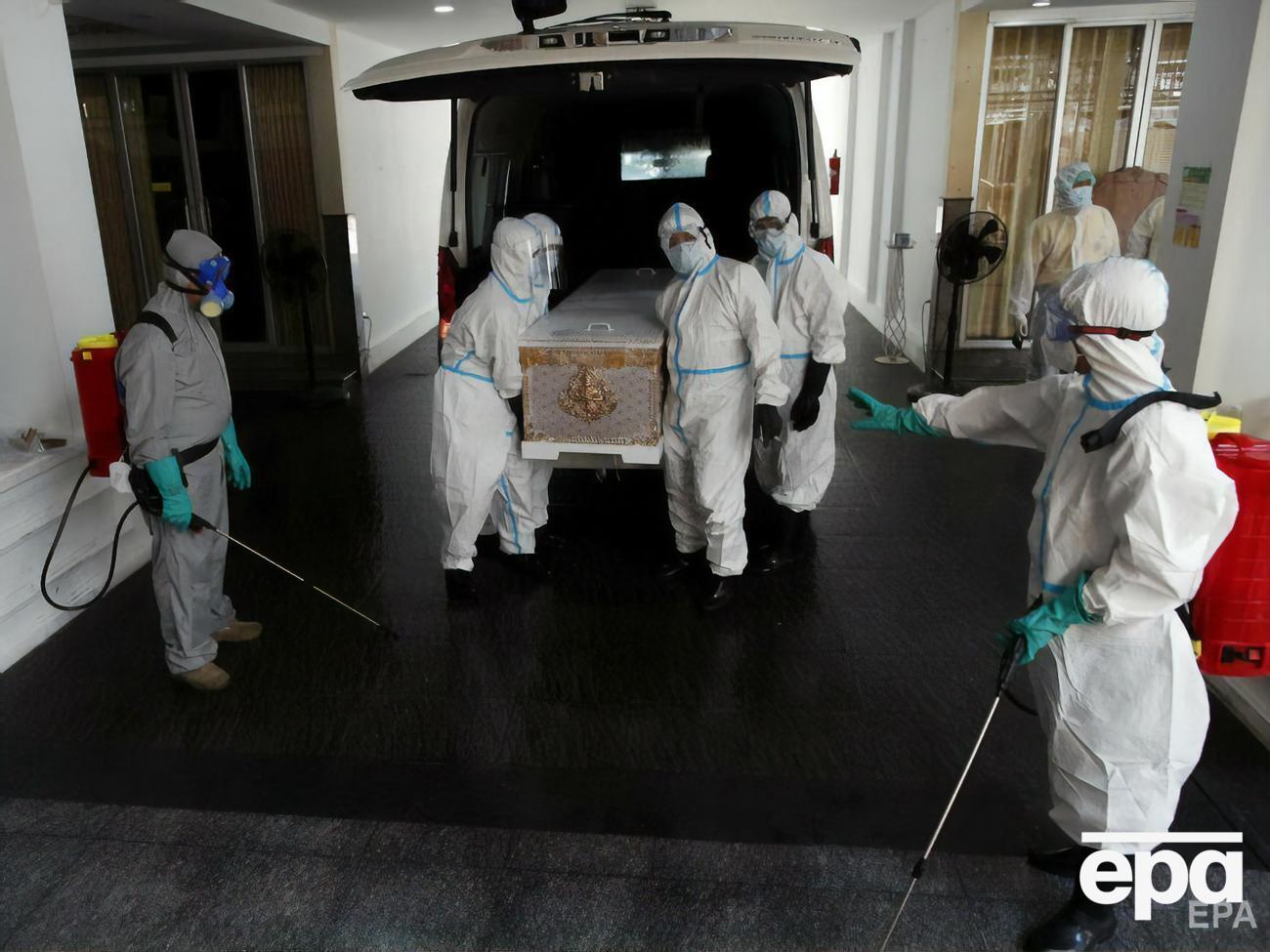 У багатьох країнах світу фіксують різке зростання кількості випадків COVID-19, заявляють у ВООЗ