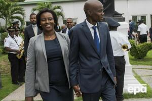 Мартин Моиз (слева) проходит лечение, ее муж (справа) погиб в результате нападения в столице Гаити