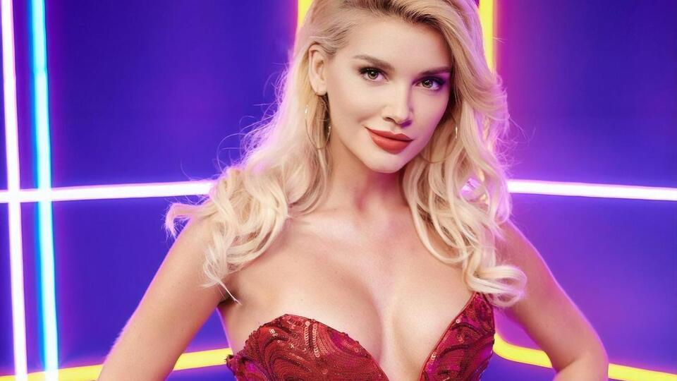 Романова: "Но я тысячу раз обрывал провода..." А далі ви все самі знаєте