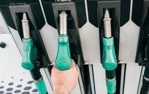 На заправке обязательно должен быть паспорт качества топлива