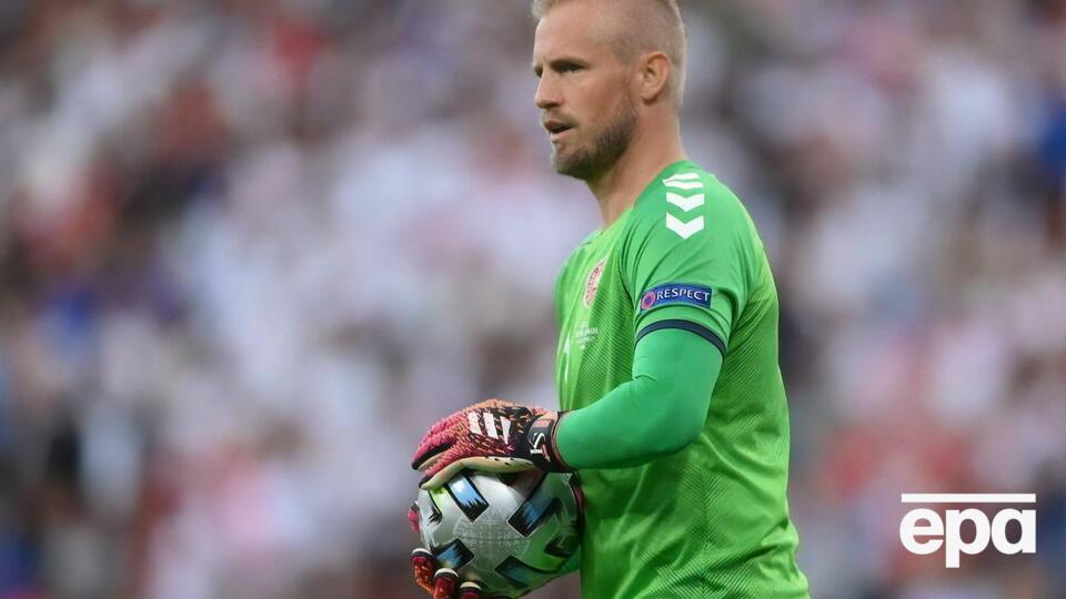 Пенальти Шмейхель отбил, но англичане сыграли на добивание