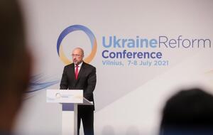 Шмыгаль подчеркнул, что, по оценкам Всемирного банка, снятие моратория на продажу земли приведет к увеличению ВВП Украины