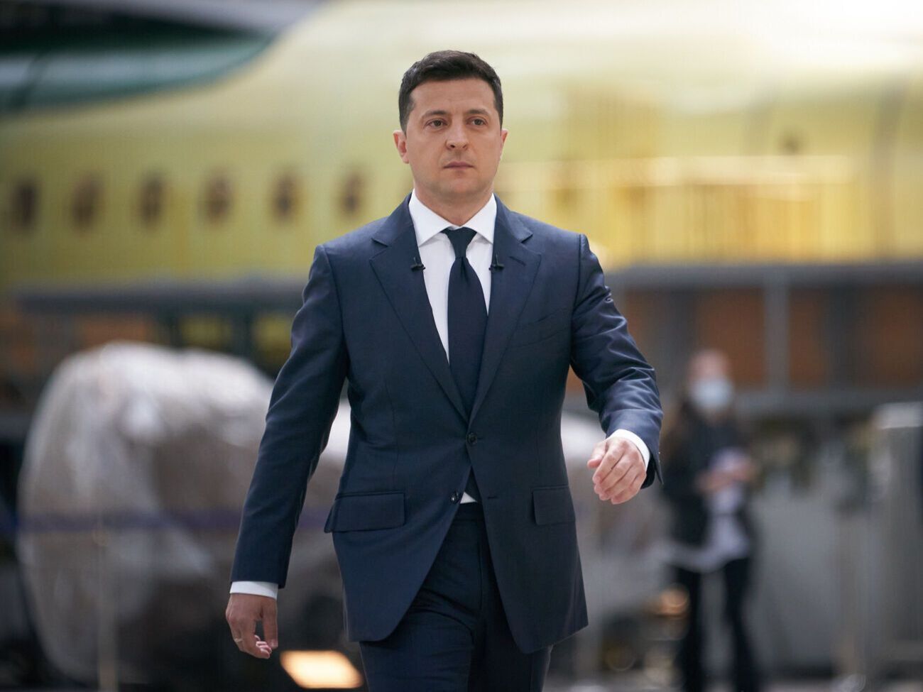 Зеленский обсудит с депутатами от "Слуги народа" законопроект об олигархах, отметили источники LB.ua