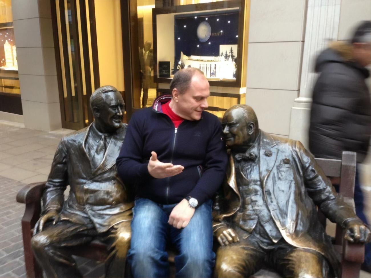 Кулиняк родился в 1969 году, по образованию он&nbsp;скрипач