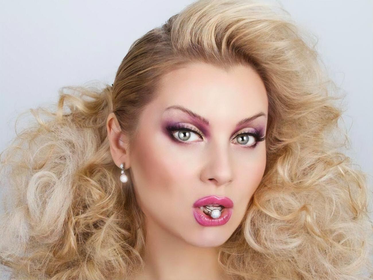 Лєна Леніна показала дивні образи