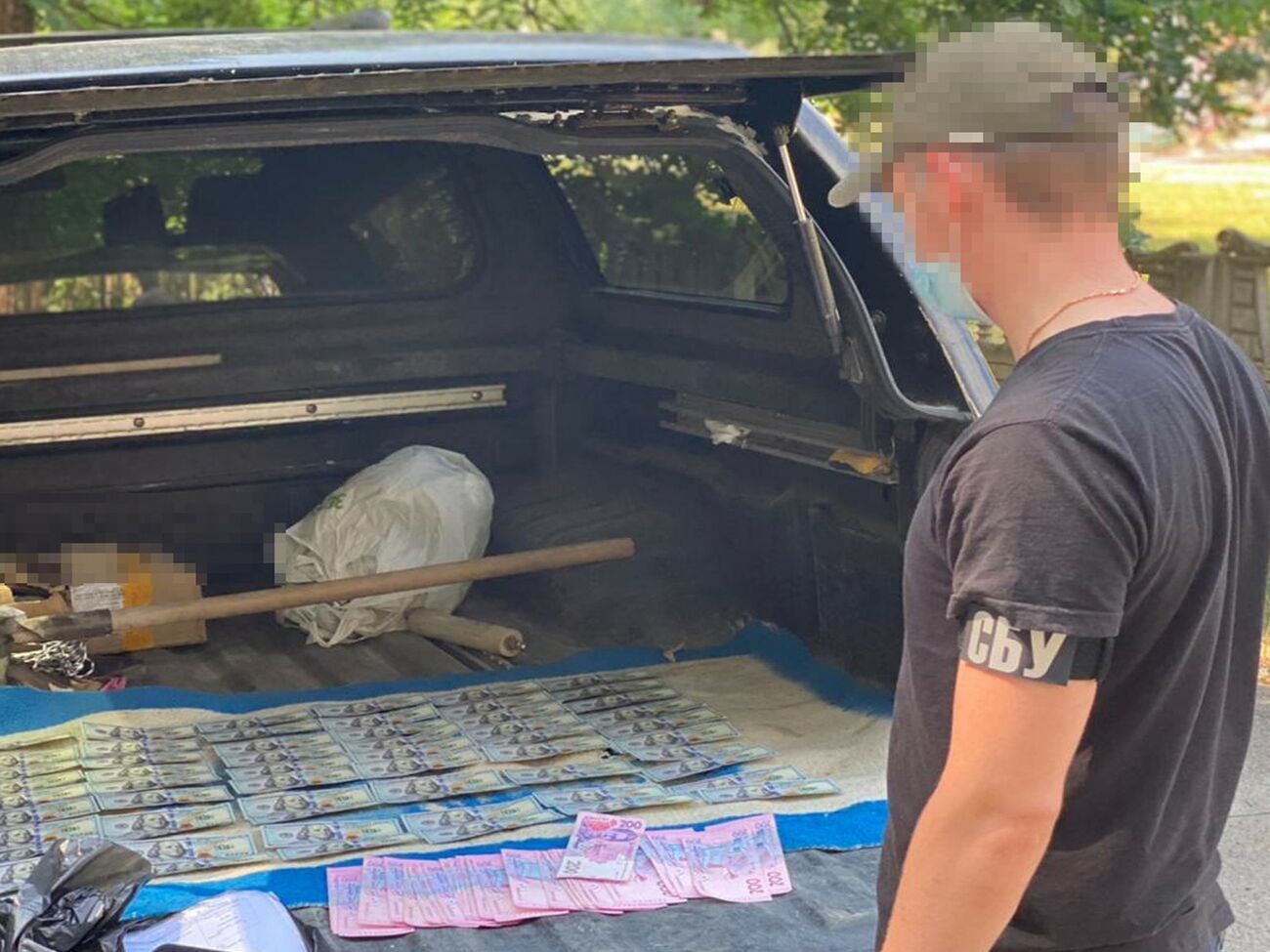 Правоохранители задержали одного из посредников при получении взятки в $6 тыс.