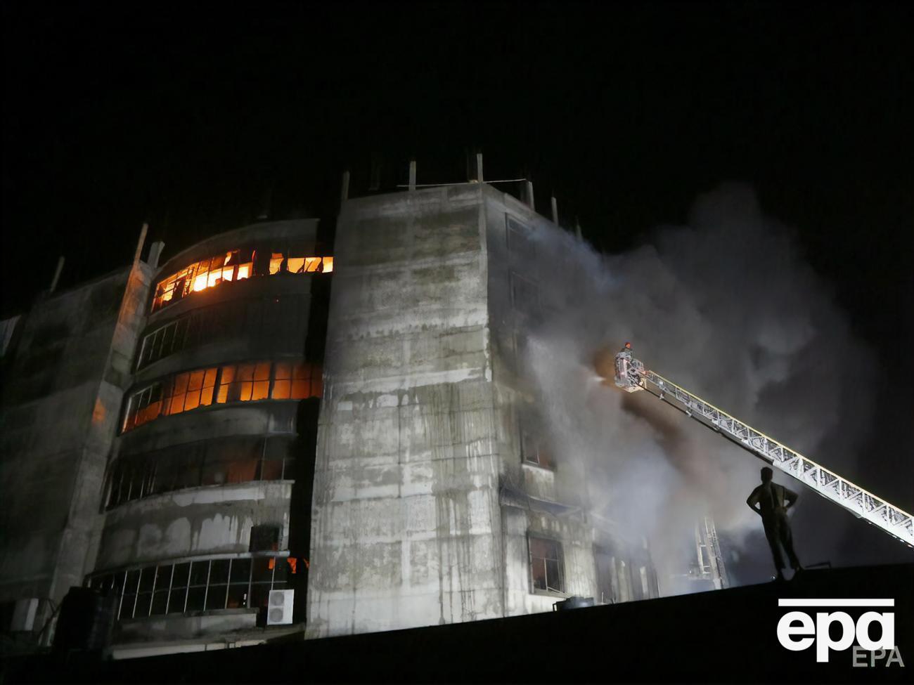 Пожар продолжался почти сутки