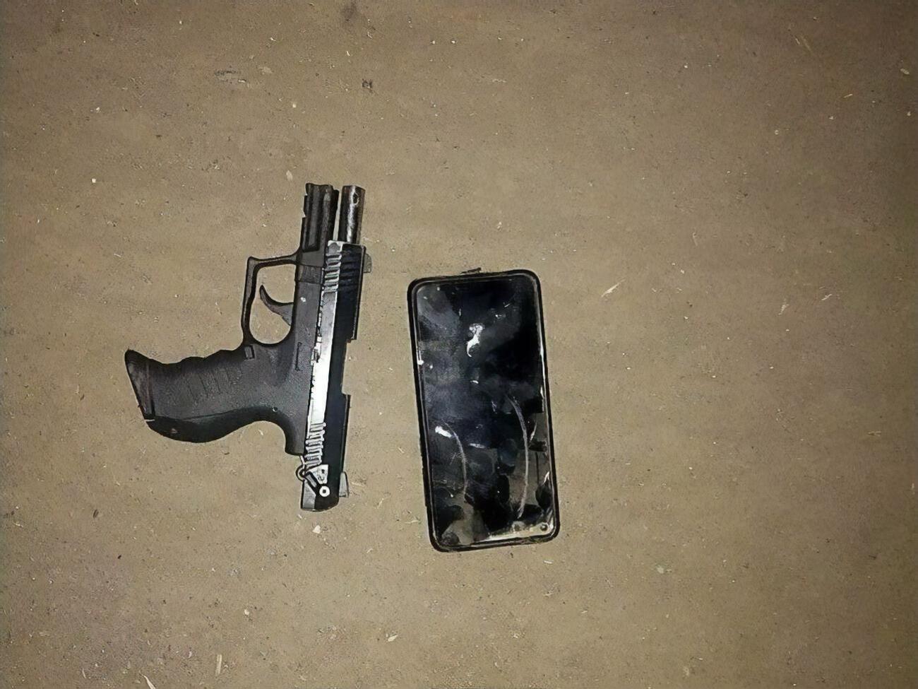 У затриманих вилучили "предмети, схожі на пістолети"