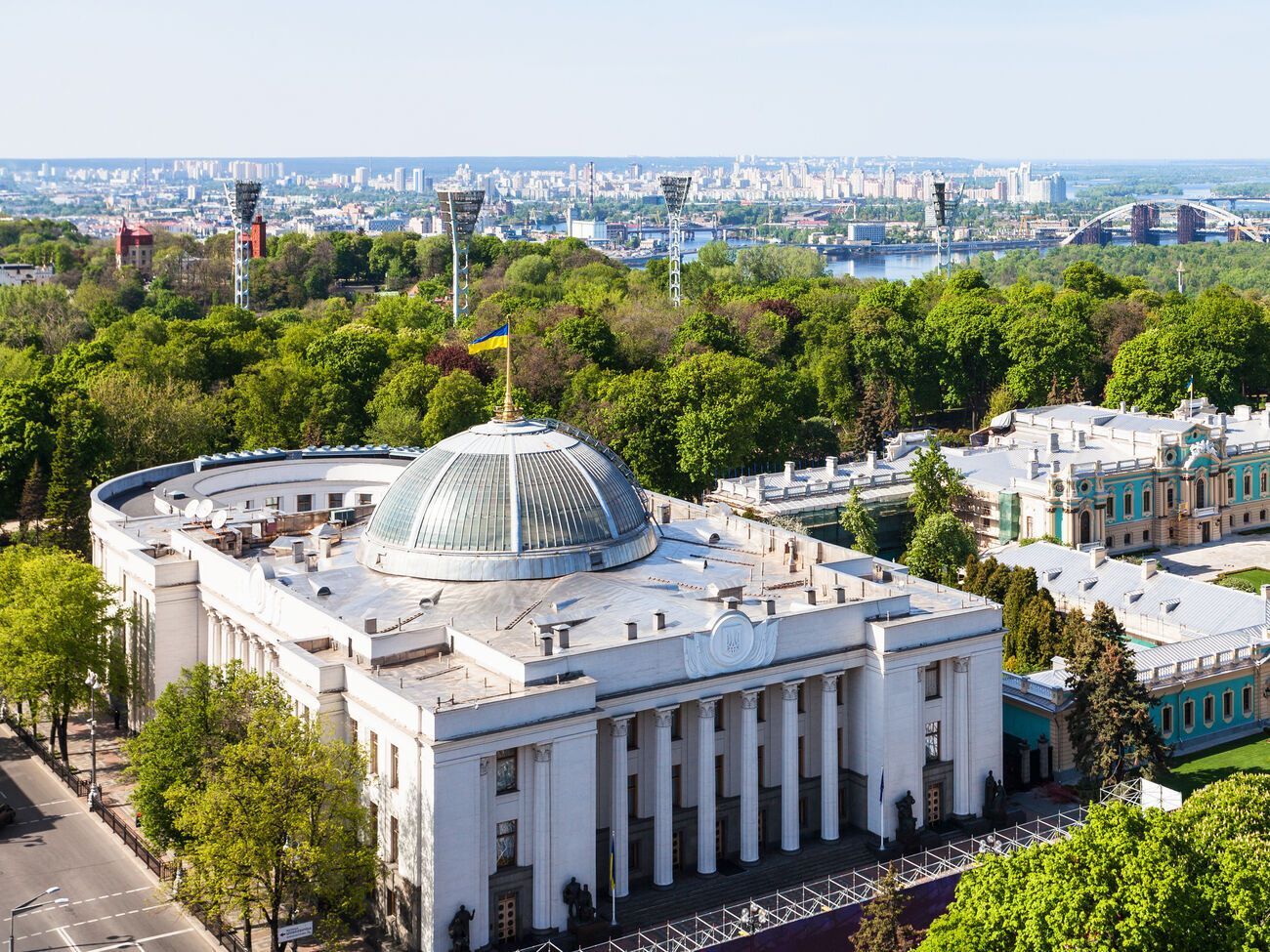 "Слуга народа" возглавляет парламентский рейтинг