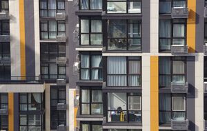 Обесточенными были 78 многоэтажек и около 600 частных жилых домов