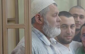 Під вартою Газієв (на фото крайній зліва) перебуває з 2019 року