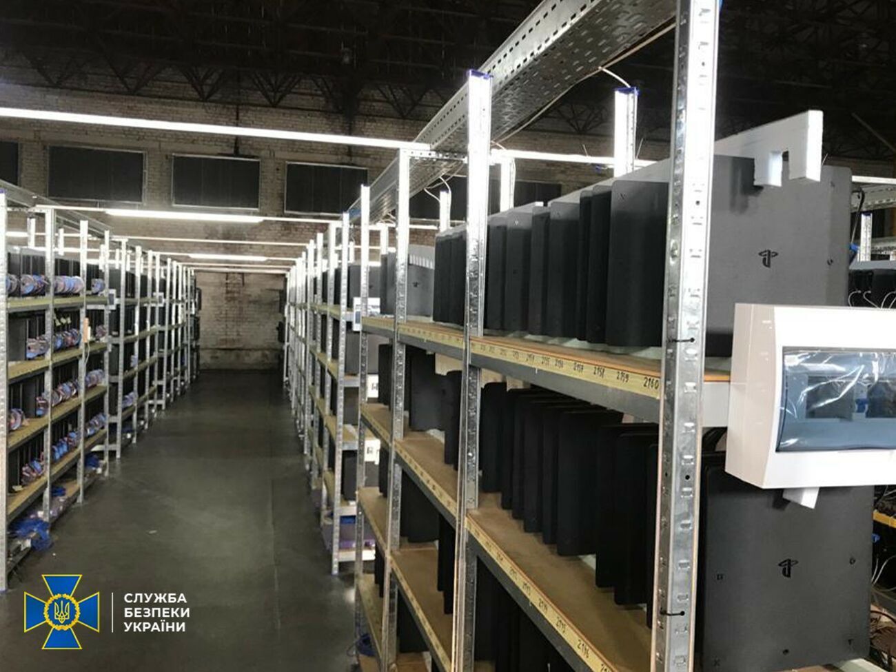 Оборудование для майнинга, найденное СБУ, находилось на прилегающей территории, а не в помещениях облэнерго, говорят в компании