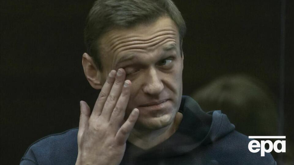 Навальный: Забирая одежду после проверки, я скорее сначала возьму носки, а не трусы – неприятно босыми ногами стоять на холодном кафеле