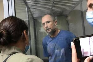 Заарештований Мартинюк сказав, що "був змушений захищати свою дружину і своє житло за допомогою зброї"