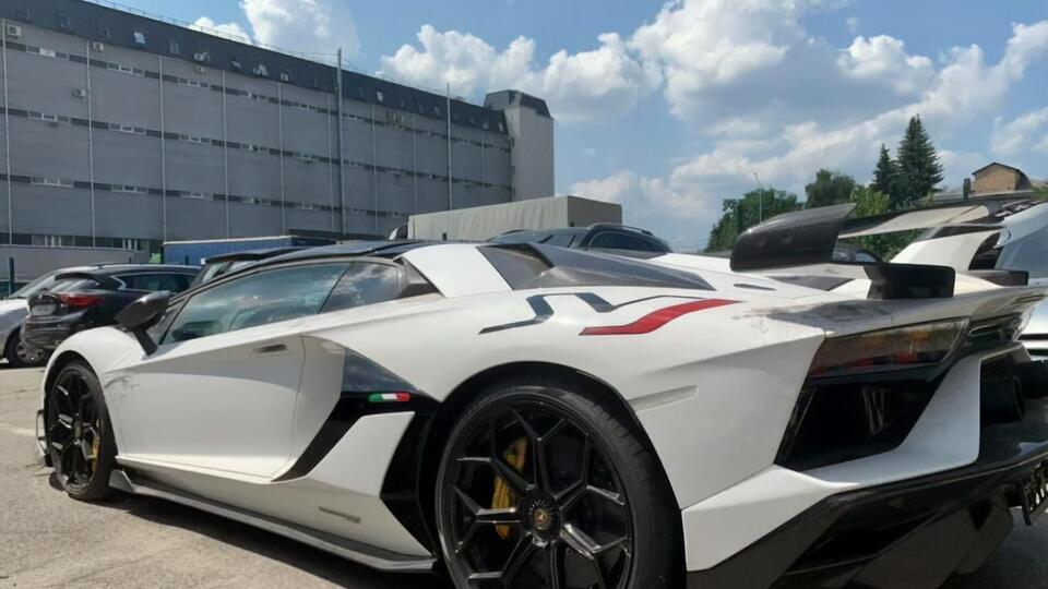 "Из Lamborghini сделали настоящего нелегала", – заявили на таможне