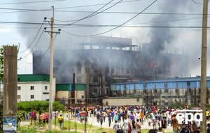 В результате пожара пострадали сотни работников предприятия