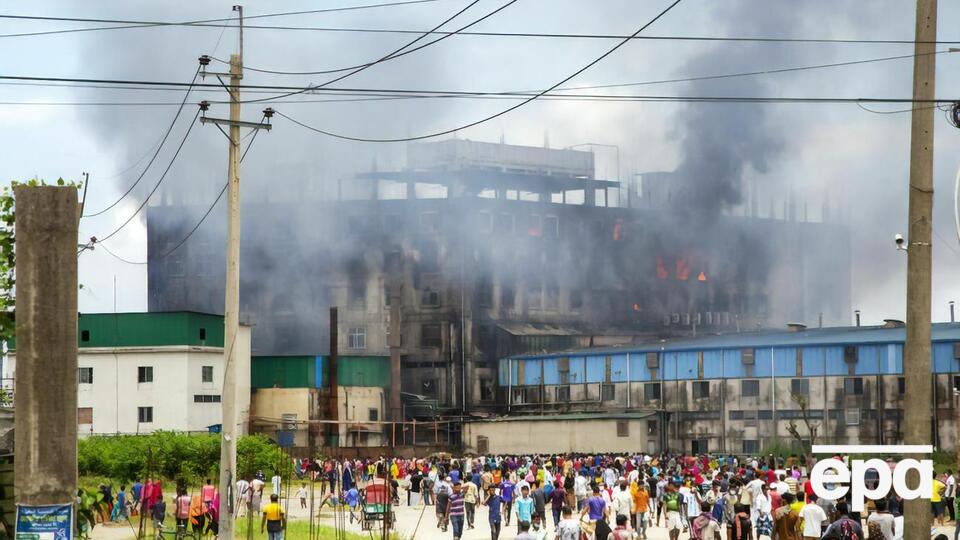 В результате пожара пострадали сотни работников предприятия