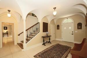 Особняк называется "Стормфилд" в честь одного из рассказов Твена