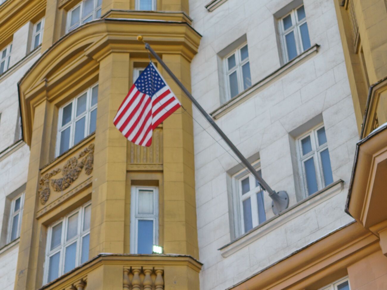 С августа американские дипломаты в РФ прекратят предоставлять консульские услуги