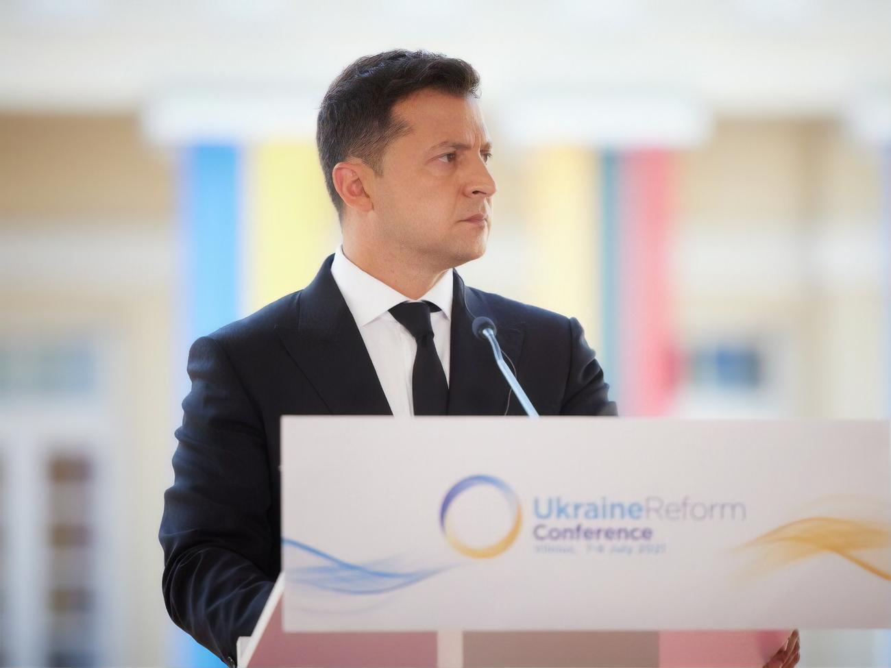 Підписаний Зеленським закон набуде чинності наступного дня після того, як його опублікують