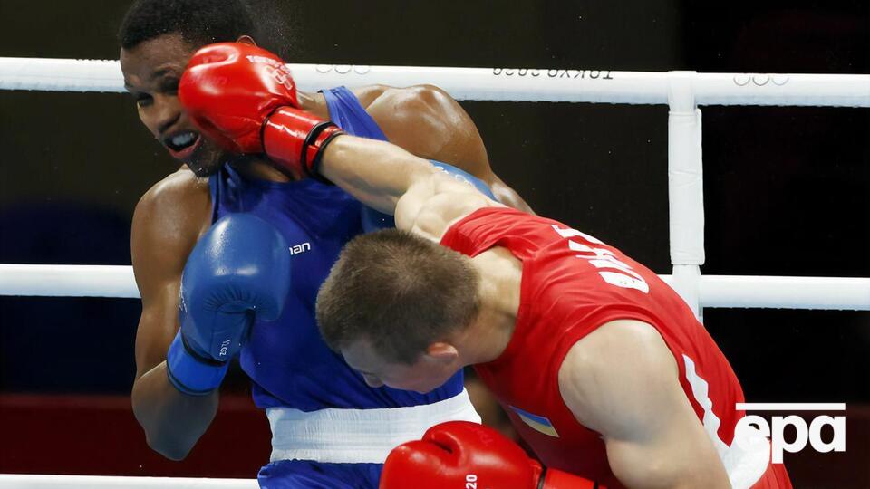 Хижняк (у червоному) переміг Мартінеса у чвертьфіналі Олімпіади 2020