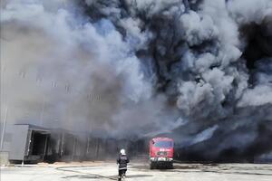 Тушение осложнено порывистым ветром