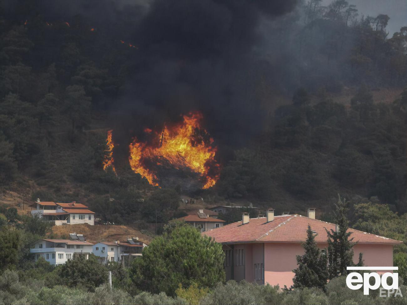 Жертвами пожаров в Турции стали восемь человек