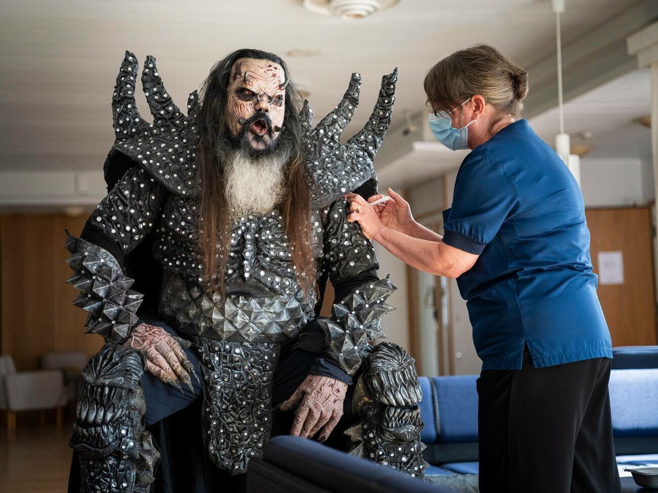 Солист популярной хард-рок-группы Lordi получил вторую дозу вакцины от коронавируса