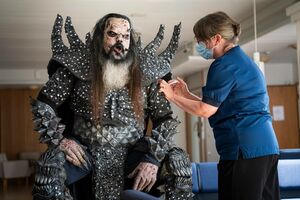 Солист популярной хард-рок-группы Lordi получил вторую дозу вакцины от коронавируса