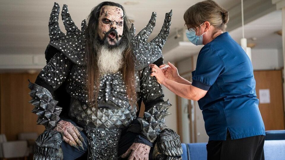 Солист популярной хард-рок-группы Lordi получил вторую дозу вакцины от коронавируса