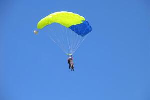 Гопак у небі виконає 14 парашутистів