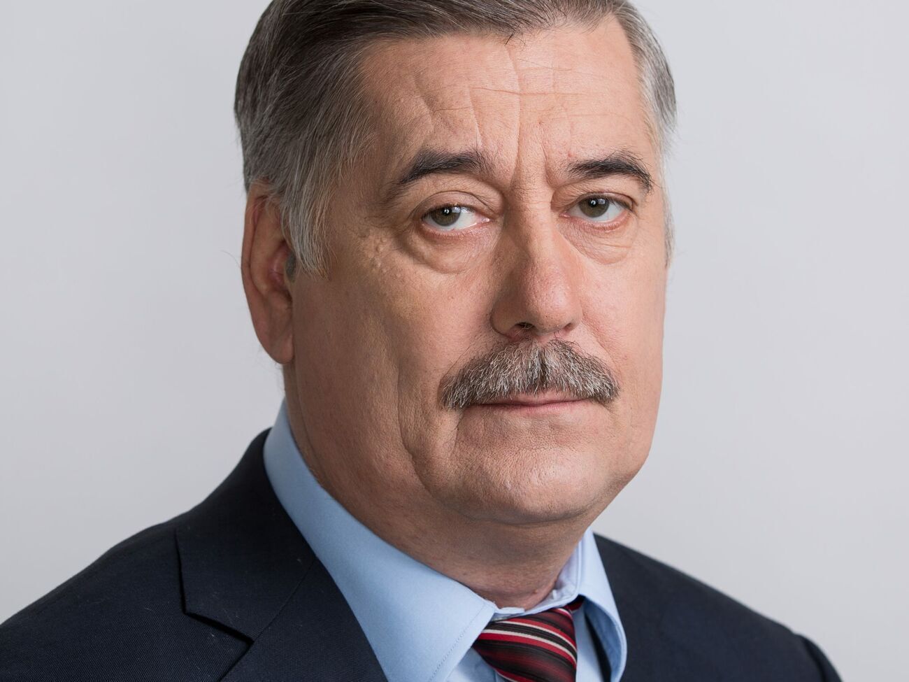 Уряд перетворює "Нафтогаз" на небезпечного монополіста, сказав голова партії "Наш край" Олександр Мазурчак