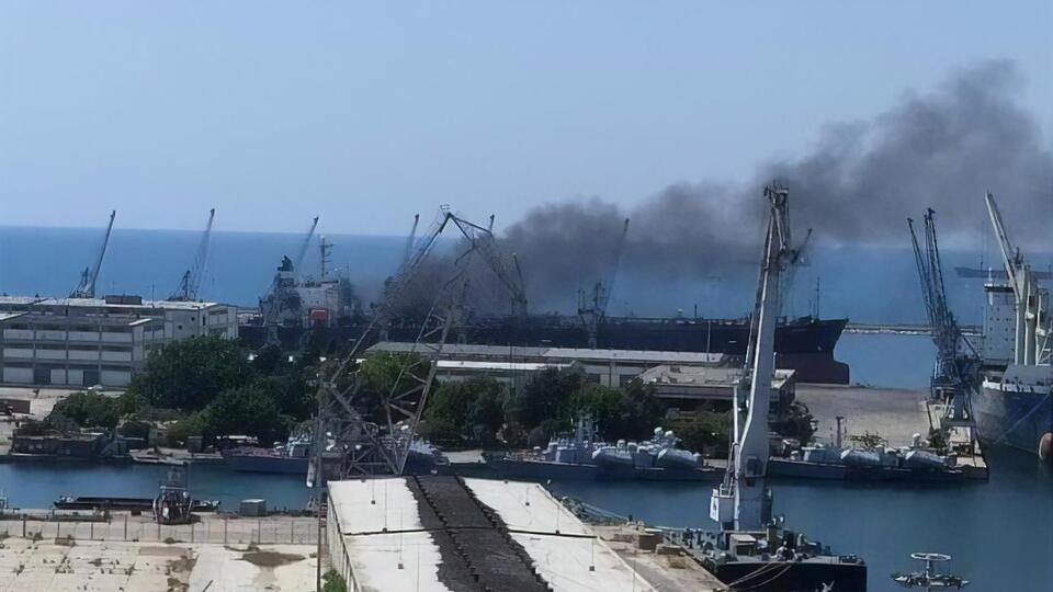 В результате взрыва два человека получили легкие ранения